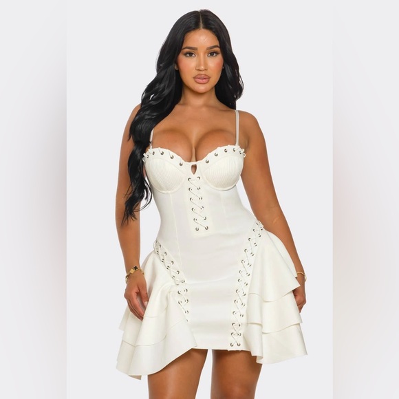 Elegant White Corset Dress - Picture 3 of 8